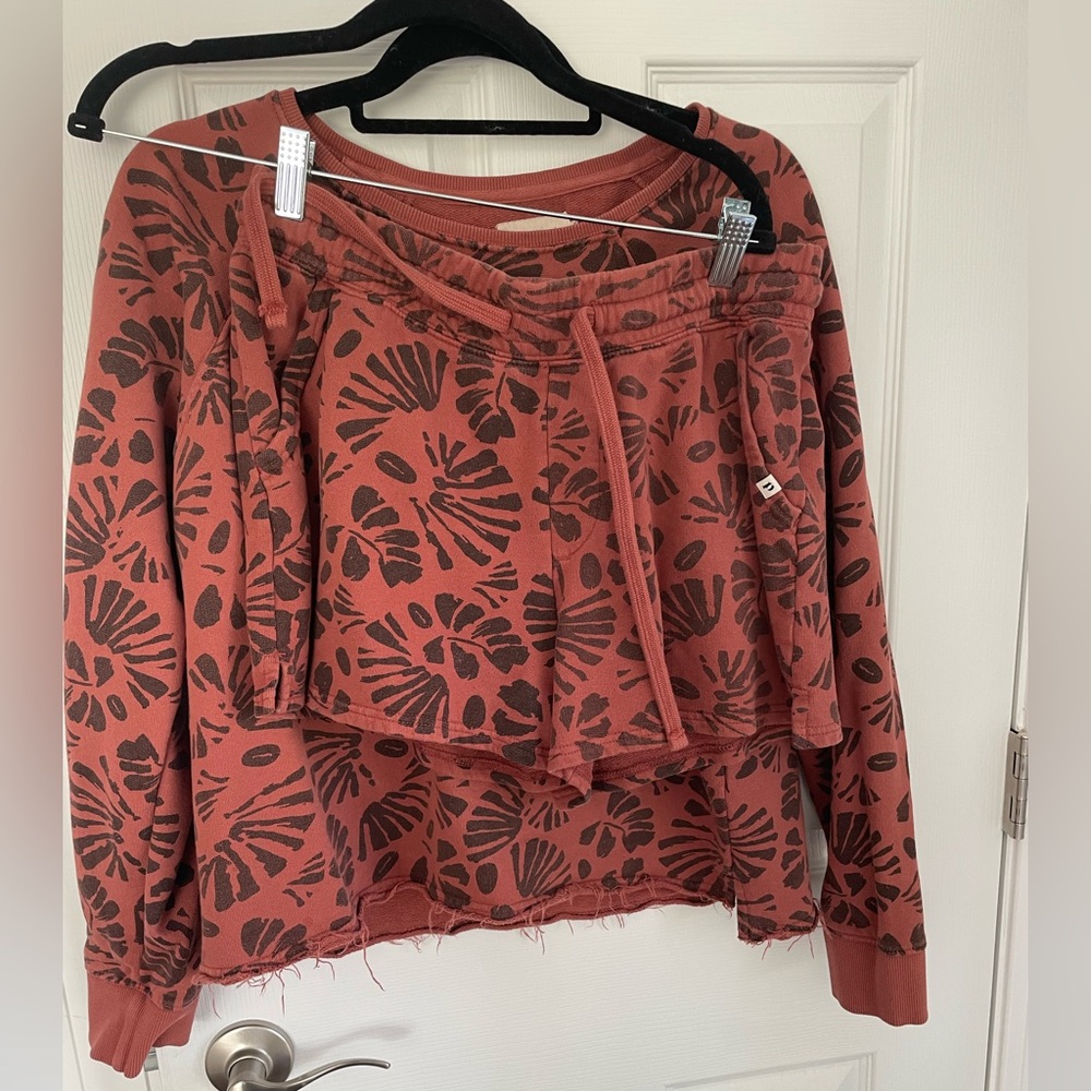 Pact organic set raw edge printed sweatshirt and matching shorts size medium.